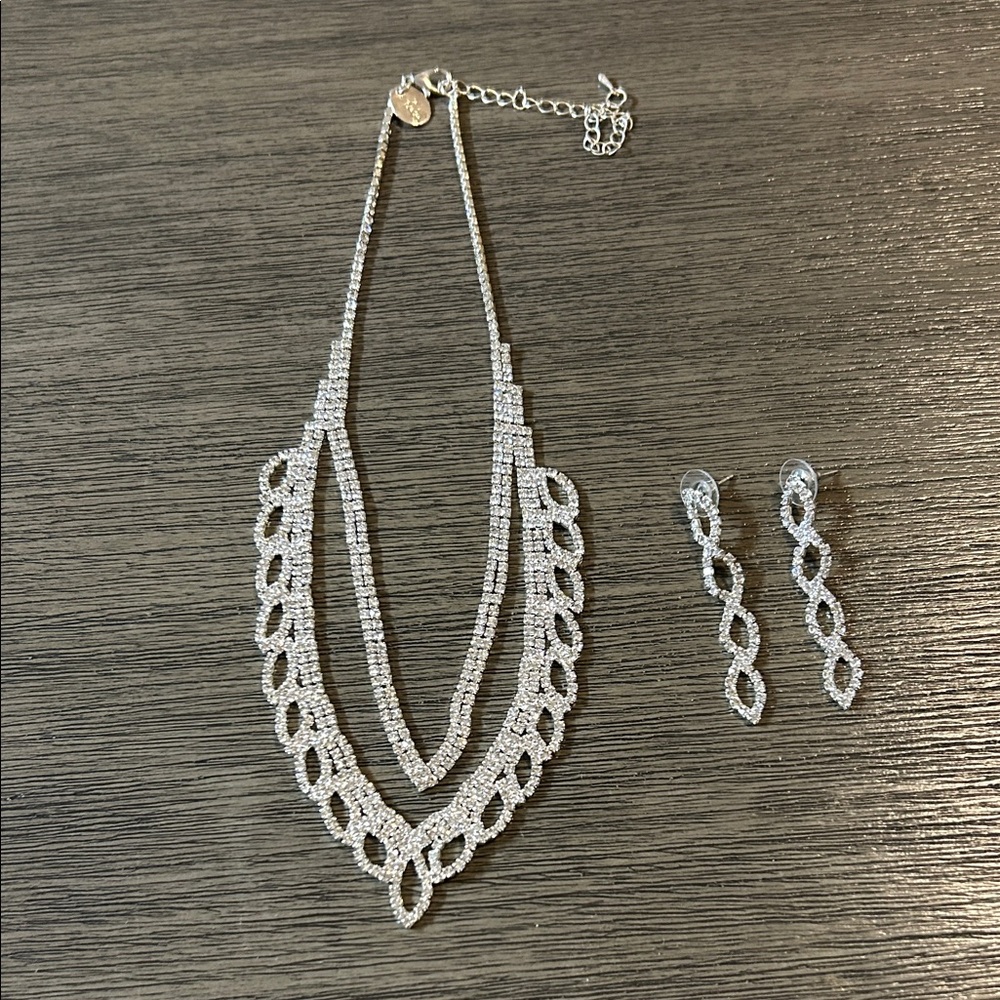 Lovisa Elegant Silver Necklace and Earring Set - Picture 1 of 3